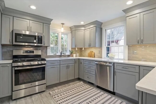 Building Photo - 16 King Philip Trl