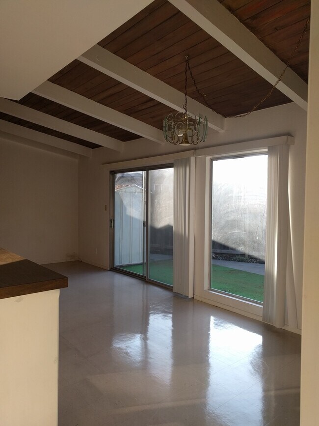 Foto del edificio - 805 Tully Rd