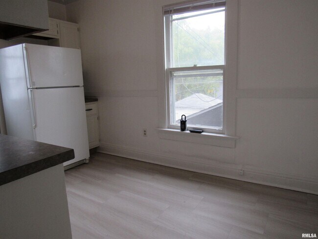 Foto del edificio - 1026 W Locust St