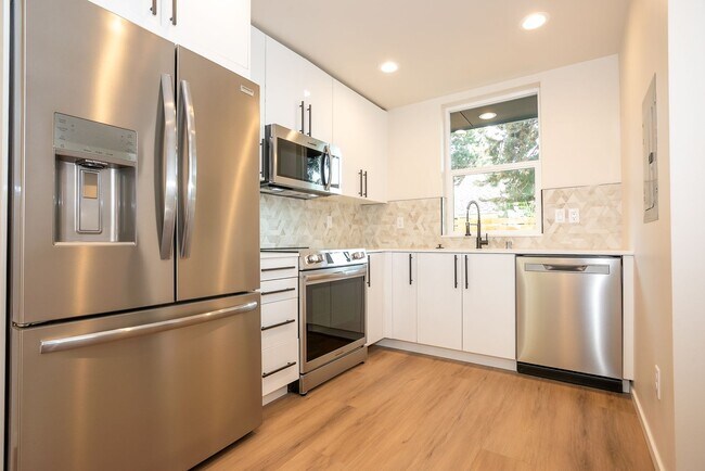 Foto del edificio - NEW CONSTRUCTION- MOVE- IN READY