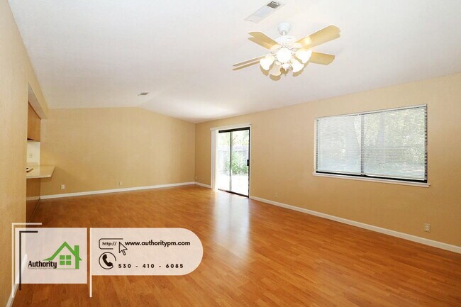 Foto del edificio - 6822 Creekside St