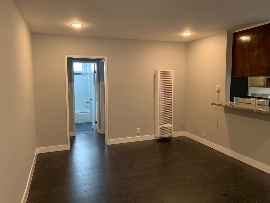 Primary Photo - 1327 S St Andrews Pl