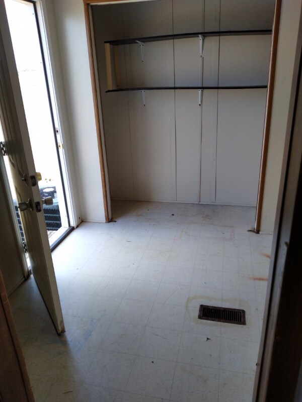 Building Photo - 220 Troy View Dr