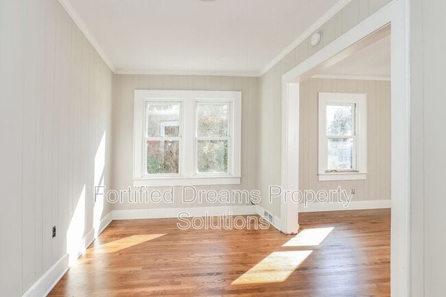 Building Photo - 815 Camel Ave