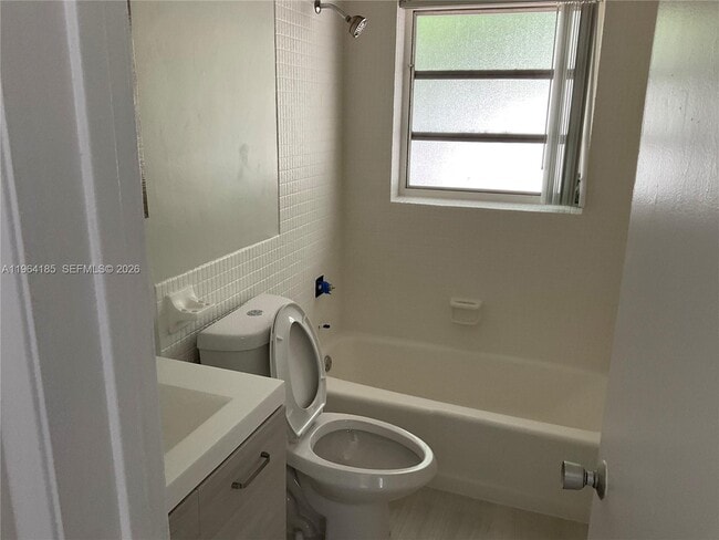 Building Photo - 206 NE 3rd St