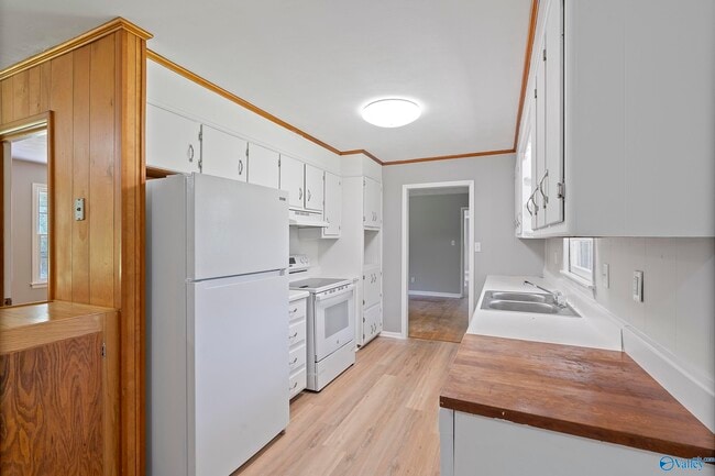 Building Photo - 1103 Wayne Cir