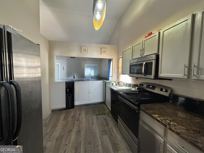 Building Photo - 6031 Ambassador Dr