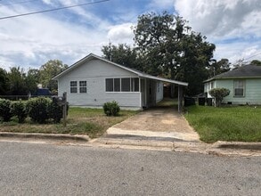 Building Photo - 923 Old Bainbridge Rd