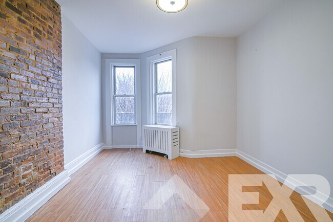 Building Photo - 162 Sumpter St