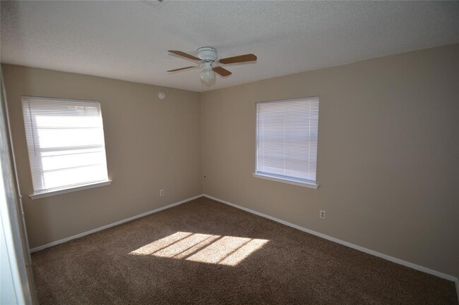 Building Photo - 839 Lakeview Ridge