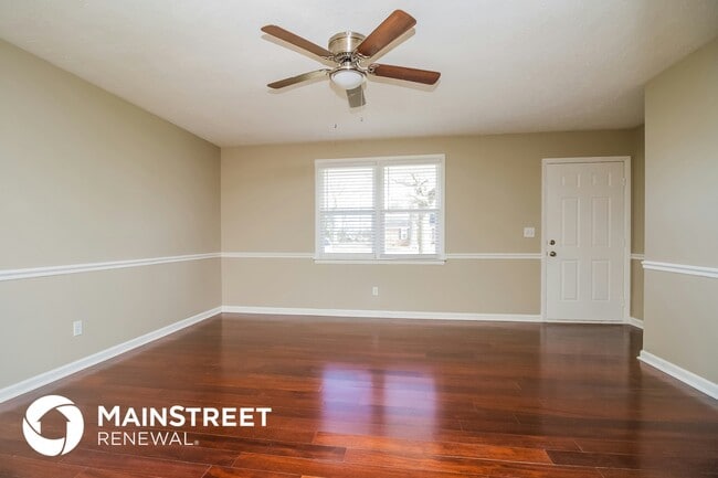 Foto del edificio - 320 Lake Farm Rd