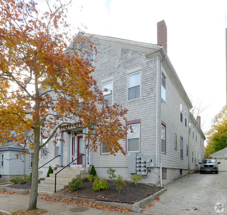 Building Photo - 33 7th St