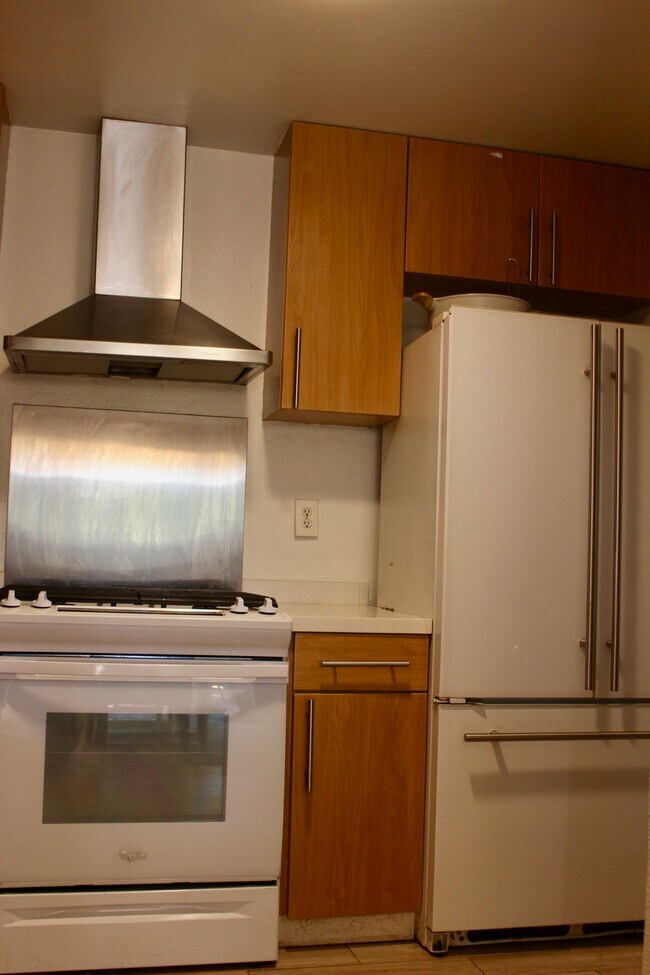 Building Photo - 213 Apollo