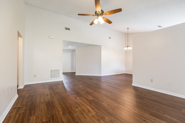 Building Photo - 664 Weybridge Ct