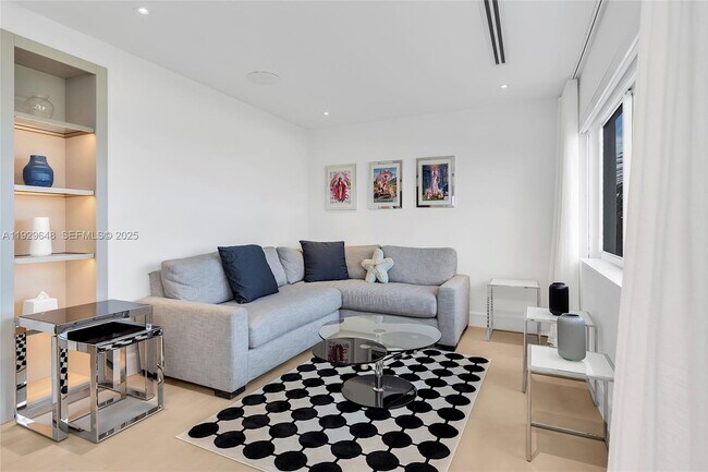 Building Photo - 325 Ocean Dr