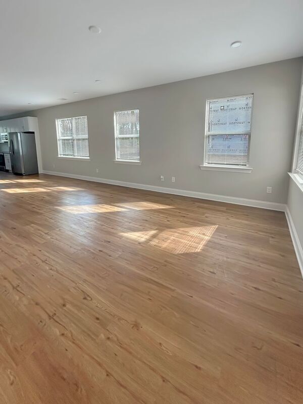 Building Photo - 108 Elwood St