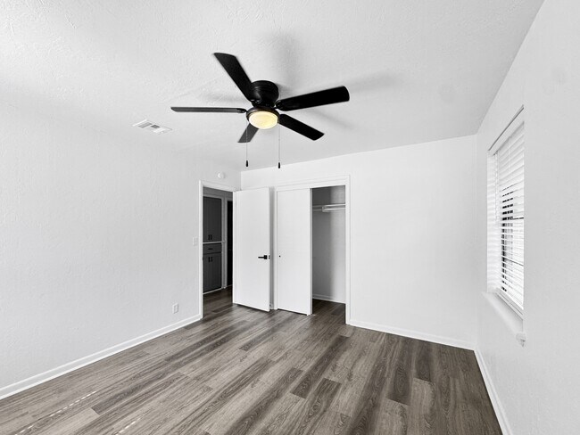 Foto del edificio - 513 Manor Dr