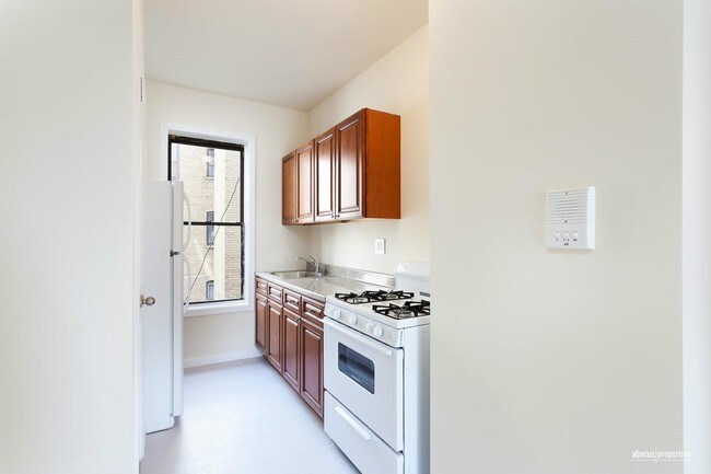 Foto del edificio - 1618 Beverley Rd
