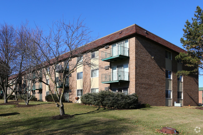 Spring Hill Apartments - 280 Spring Hill Dr Roselle, IL | Apartments.com