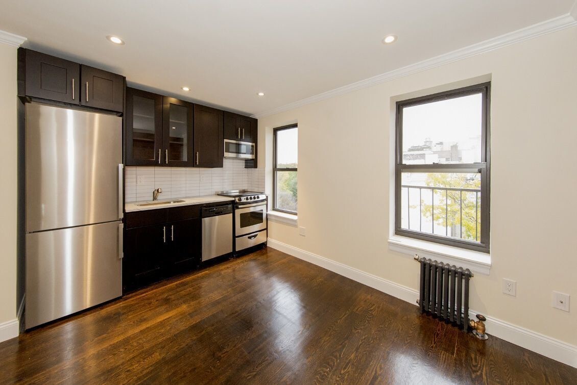 Primary Photo - 445 E 9th St