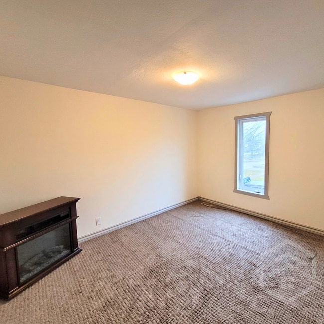 Photo du bâtiment - 2-Bedroom Unit available in Norwich!!