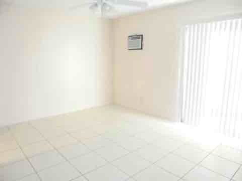 Building Photo - 219 Fanshaw F