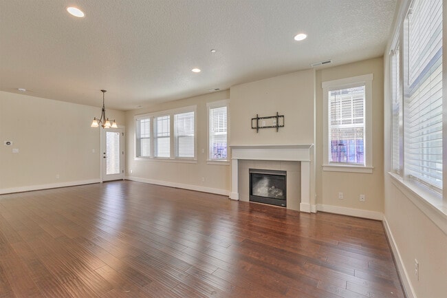 Building Photo - 476 NE 76th Ave