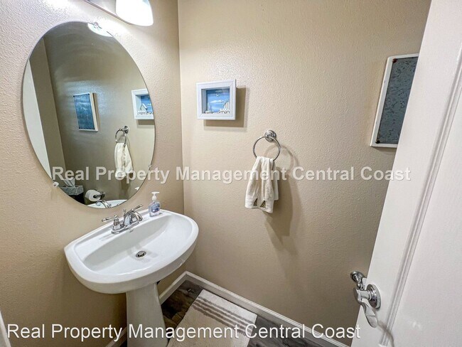 Building Photo - 3 br, 2.5 bath House - 504 Playa Circle