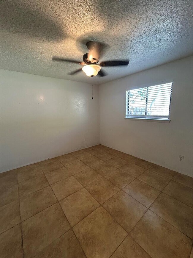 Foto del edificio - 12415 Deer Falls Dr