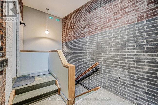 Photo du bâtiment - 986 Bathurst St