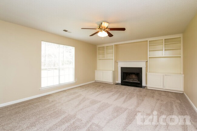 Building Photo - 2198 Colony Dr