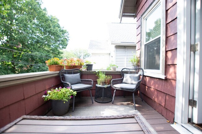 Foto del edificio - 247 Savin Hill Ave