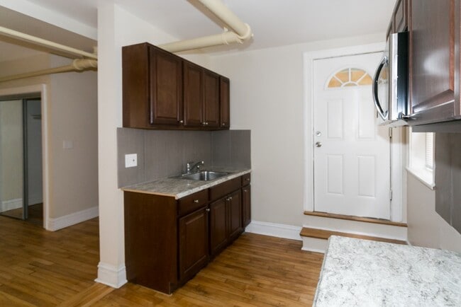 Foto del edificio - 4830 W Addison St