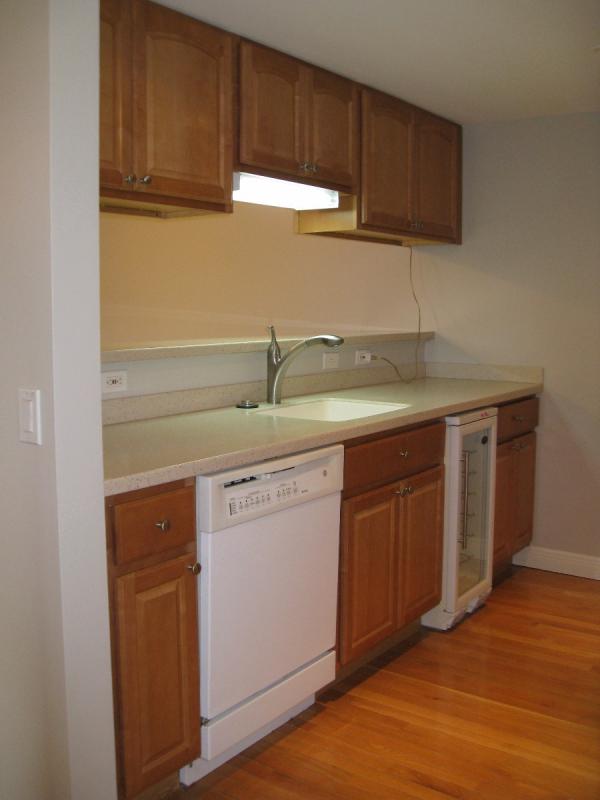 Building Photo - 60 Broadlawn Park