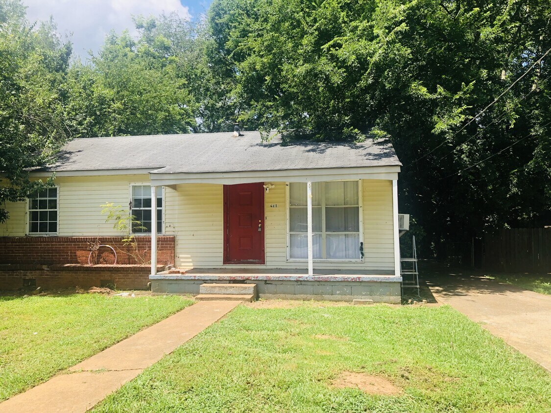 Foto principal - 411 S Plymouth Rd NW