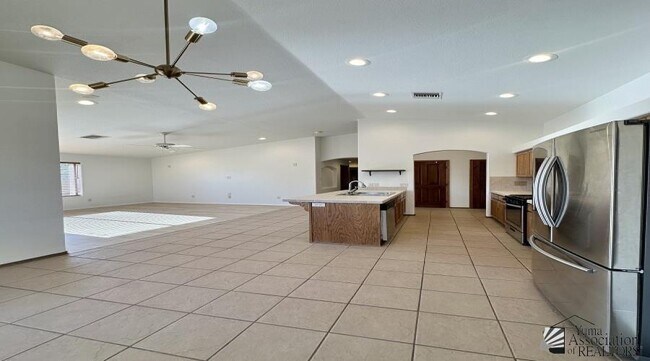 Building Photo - 2621 S Ave 7 1/2 E
