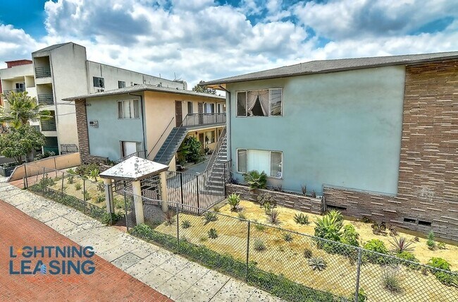 Foto del edificio - 251 Loma Dr