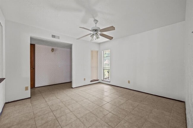 Building Photo - 15619 Fall Briar Dr