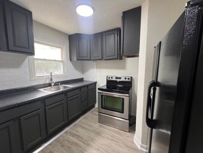 Building Photo - Charming 3 Bedroom 1 Bath For Rent Northeast Wichita, KS