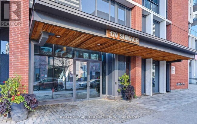 Building Photo - 170 Sumach St