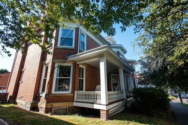 Building Photo - 27 N College St