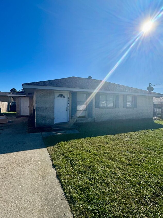 Primary Photo - New Available 3 Bedroom / 2 Bath Home