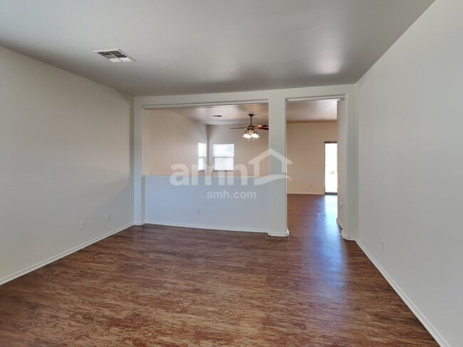 Foto del edificio - 17248 W Marshall Ln