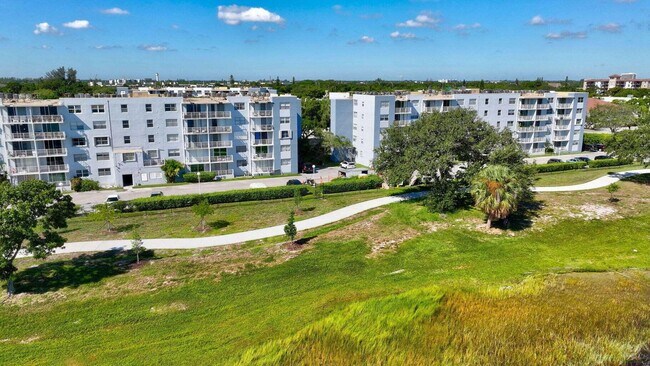 Foto del edificio - 470 Executive Center Dr