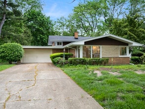Building Photo - 48 Oakwood Dr
