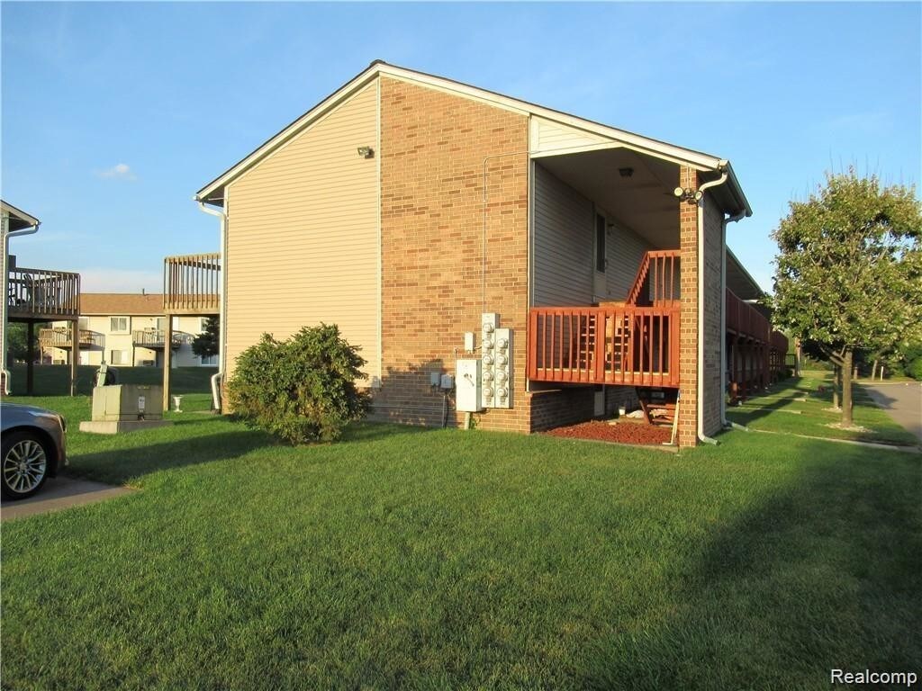 31657 Nardelli Ln, Roseville, MI 48066 Condo for Rent in Roseville