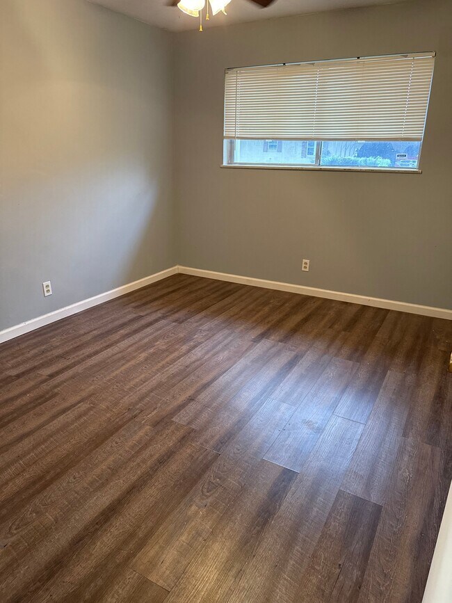 Foto del edificio - 2145 Treemont Ln