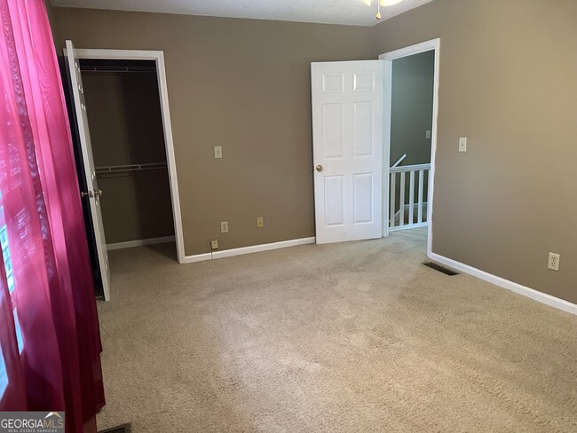 Building Photo - 4084 Hidden Hollow Dr