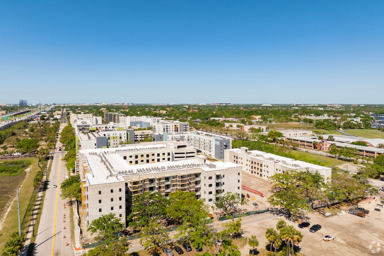 Foto aérea - Canopy West River Phase II