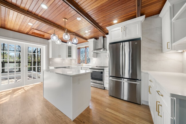 Kitchen - 657 Amboy Ave
